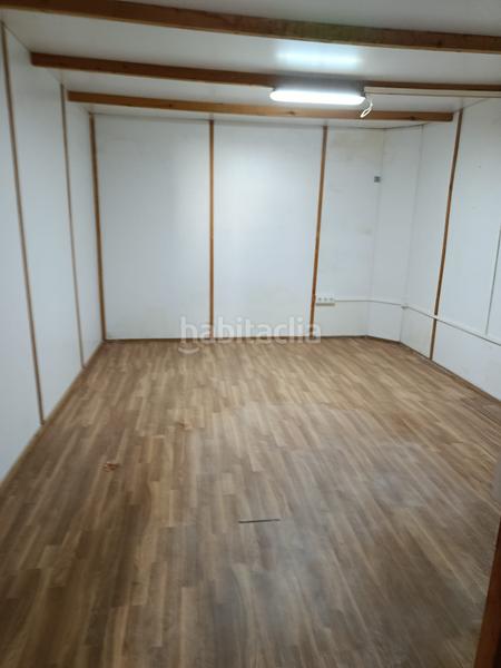 Foto ad3a6590-c84f-40f1-a865-7eb79a68b884. Alquiler local comercial local amplio con 2 entradas en Tarragona