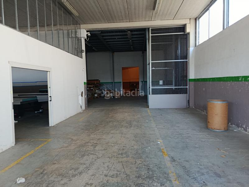 Foto 0a0dd9cf-dd03-4f58-8367-e55c2381f695. Rent industrial building in Centre Vendrell (El)