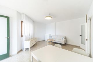 Rent Flat  Ferrandis salvador. Amplio apartamento de 3 habitaciones en heliopolis