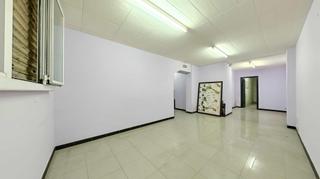 Rent Office space  Avenida mònaco. Local, ideal para cualquier tipo de negocio urbano. tiene salida
