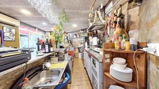 Location Local commercial à Calle mosén jacint verdaguer 13. La vida es así, busco sucesor digno para mi bar.