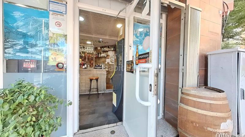 Foto d59b55e5-a598-4dd6-8284-68db5789d1f8. Trapasso locale commerciale in calle mosén jacint verdaguer 13 in Santa Coloma de Gramenet