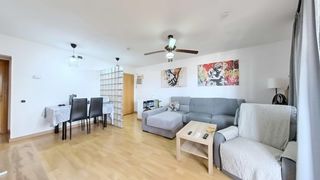 Penthouse in Fondo. Ático sin ascensor con terraza al lado de la plaza del reloj fon