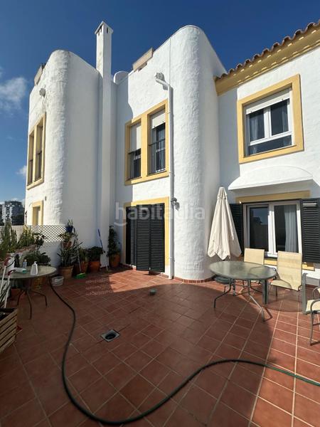 Foto c8ed21b9-3a09-4d92-b454-9bf643554680. Rent semi detached house in El Rinconcillo Algeciras