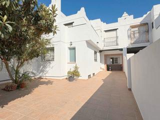 Casa adosada en Capellanía - Retamar. Oportunidad! chalet adosado de 4 dormitorios, varias terrazas y
