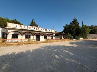 Local Comercial en Autovía de málaga 46. Finca, excelente opción para proyecto comercial, hotelero, etc.. Local Comercial en Autovía de málaga 46. Finca, excelente opción para proyecto comercial, hotelero, etc..