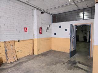 Nave industrial  Carrer almeria. Local con actividad industrial dada de alta en planta baja