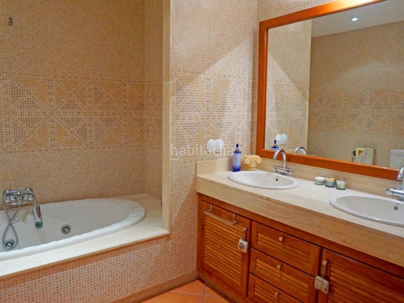 Foto 52f36df0-4e77-4a3c-9e54-b9831c0f0264. Edifici a Nucli Antic Escala (L´)