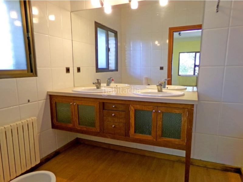 Foto 42ea9388-4fd0-44f6-931d-1097b465fc34. Xalet amb aparcament a Eixample Residencial Escala (L´)