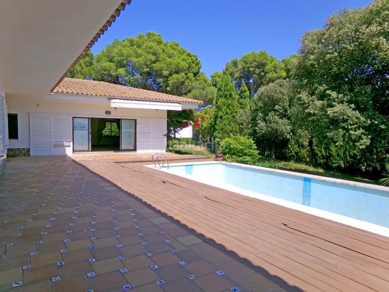 Foto 6ce07a7e-e3ce-40ad-89d1-9bd5eadac606. Xalet amb aparcament a Eixample Residencial Escala (L´)