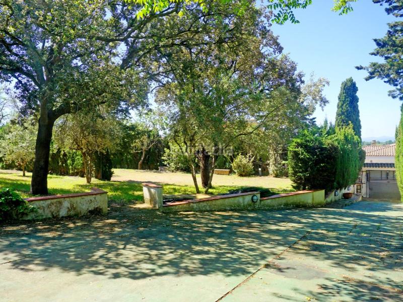 Foto a756a874-cd12-4cb8-b95d-850575c735df. Xalet amb aparcament a Eixample Residencial Escala (L´)