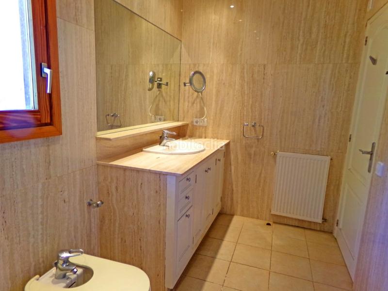 Foto b34b00a9-c602-4c20-8933-a5960aa3e5e2. Xalet amb aparcament a Eixample Residencial Escala (L´)