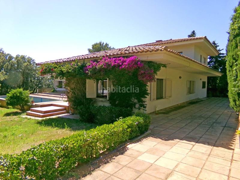 Foto c1062a0f-ac40-4a39-b4bd-84bfc9d36b6a. Xalet amb aparcament a Eixample Residencial Escala (L´)