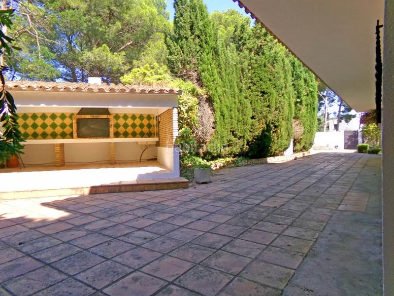 Foto c6f842ca-5fdc-4ca1-8d07-2feb1f6ffc7d. Xalet amb aparcament a Eixample Residencial Escala (L´)