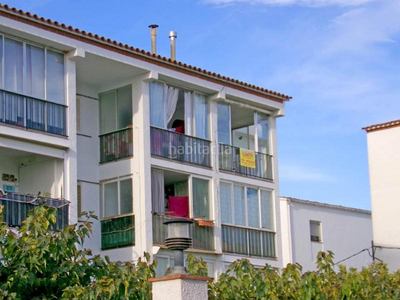 Foto 73d42423-d3ef-46e3-8426-64fc10861c52. Apartment with parking in Riells Escala (L´)