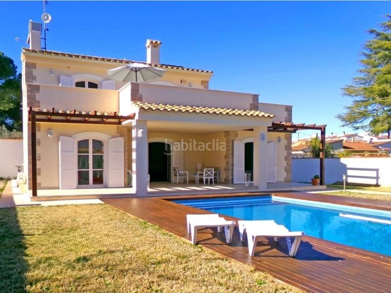 Foto 9341eb5d-34d2-47ad-8145-3ecb0af460db. Chalet in calle barcelona 82 in Riells Escala (L´)