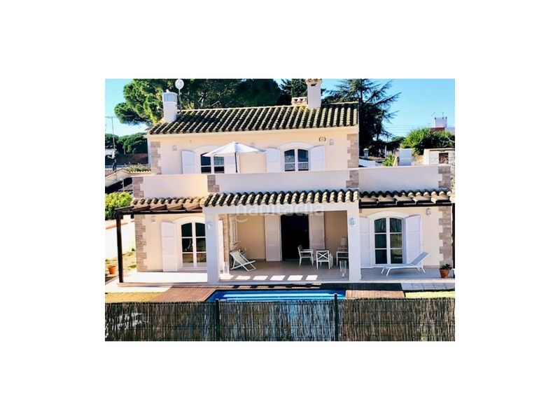 Foto d43e07f8-aaac-4684-a065-89db7a89e58e. Chalet in calle barcelona 82 in Riells Escala (L´)