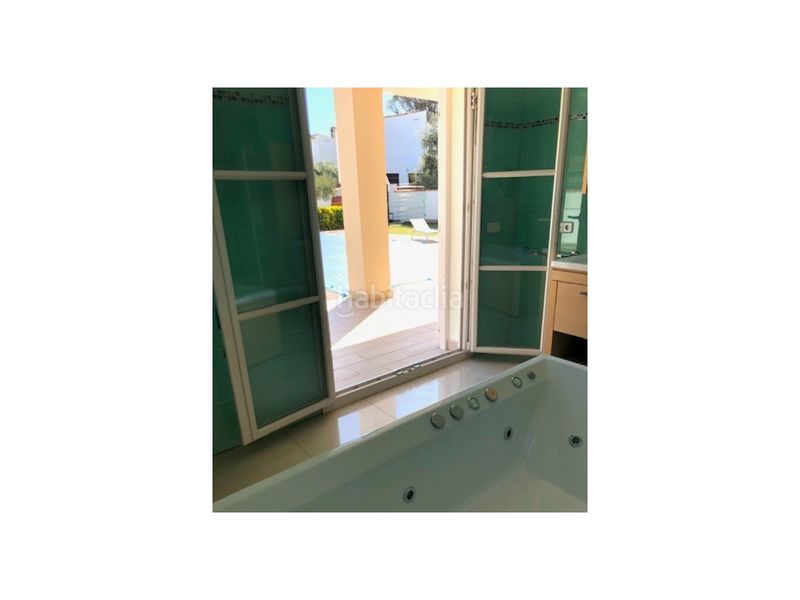 Foto f5f9ec7a-e615-49ed-a06f-235cb5c30e99. Chalet in calle barcelona 82 in Riells Escala (L´)