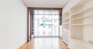 Location Appartement  Carrer del rosselló. Bien ubicado