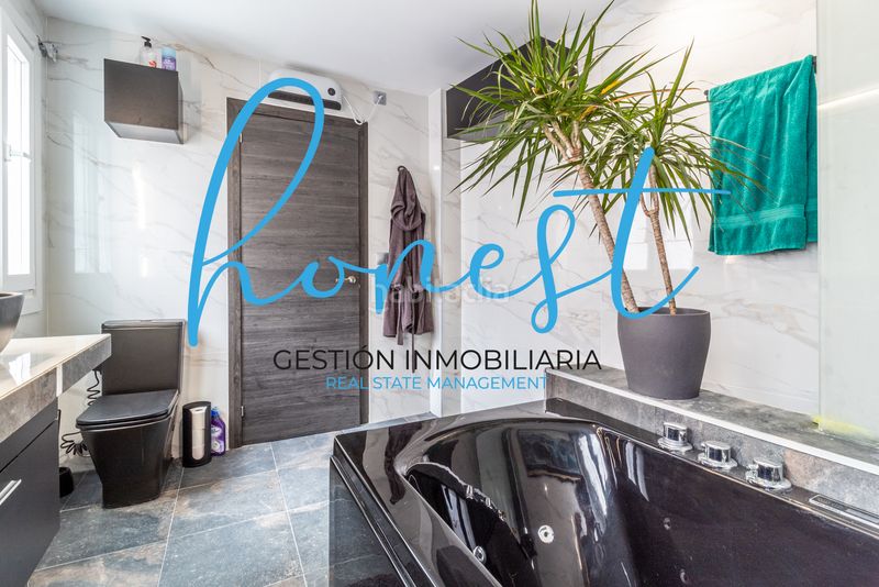 Foto a19a8b8b-aafa-4725-b57a-a031735822b4. Casa amb aparcament a Calvario Torremolinos