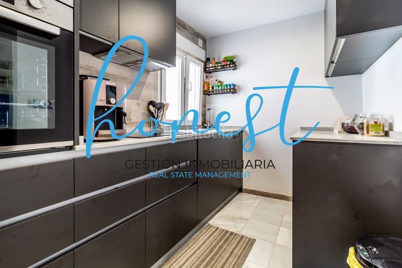 Foto ab54f794-d81d-4a5e-a533-05b348f5d267. Casa amb aparcament a Calvario Torremolinos