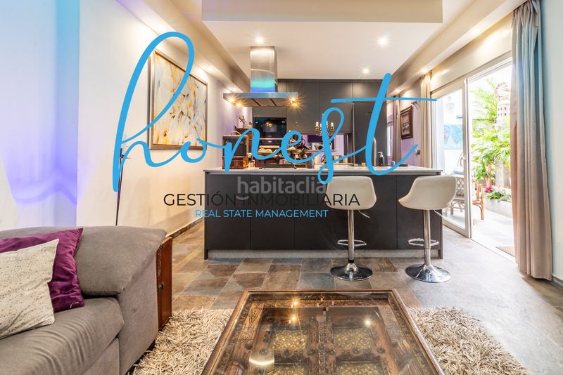 Foto b41147c6-f7ab-4cac-a26c-bb30e989c883. Casa amb aparcament a Calvario Torremolinos