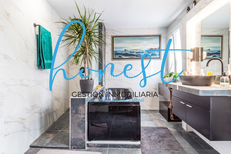 Foto fd0a91d5-fc8d-4167-8c70-10a99915738a. Casa amb aparcament a Calvario Torremolinos