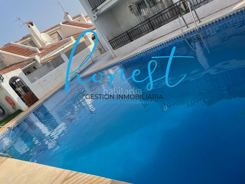 Foto 1012aee6-5533-4fcb-9050-9e7d9ad0915f. Casa adossada amb xemeneia piscina a Playamar - Benyamina Torremolinos