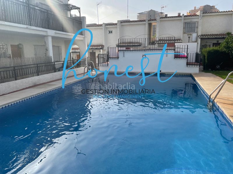 Foto d449274a-152a-4501-b907-876201777241. Casa adossada amb xemeneia piscina a Playamar - Benyamina Torremolinos