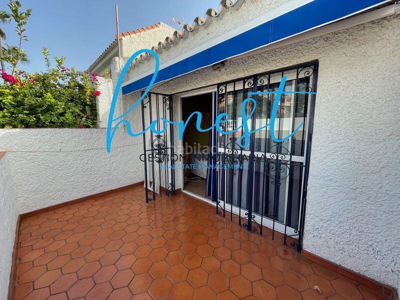 Foto e9f1d8f0-efb5-4dc5-8a88-7232c01af143. Casa adossada amb xemeneia piscina a Playamar - Benyamina Torremolinos