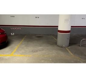 Parking coche en Calle skal 0. Amplia plaza de aparcamiento en venta en la nogalera