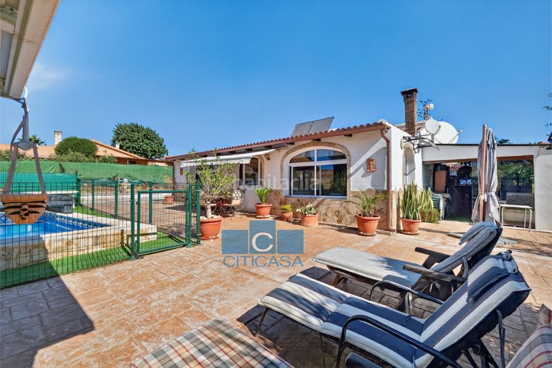 Foto d0aacb1f-c97f-4649-b436-ad72f44f4917. Masia amb xemeneia aparcament piscina a Nueva Aljaima - Las Tres Leguas - Los Mondeños Cártama