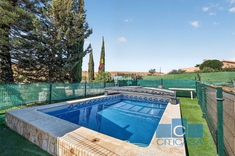 Foto f209102e-9a54-441f-bff5-6c5da52d3673. Masia amb xemeneia aparcament piscina a Nueva Aljaima - Las Tres Leguas - Los Mondeños Cártama