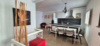 Edifici  Carrer de la gatassa. Edificio tipo casa con aparcamiento o comercio