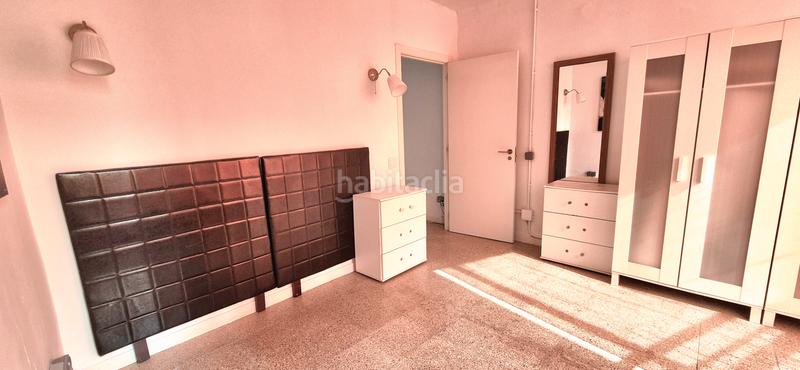 Foto b62478a0-0001-4199-b9a3-ec53578109e2. Edificio  tipo casa con aparcamiento o comercio en Mataró