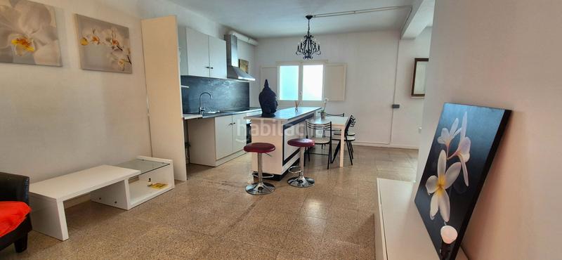 Foto bac3d3a5-26a4-4dc6-9909-c69459ad02b9. Edificio  tipo casa con aparcamiento o comercio en Mataró