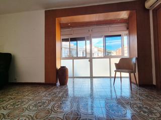 Flat in Plaça de la morberia 1. Atico muy luminoso, zona céntrica.