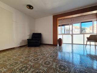 Appartement dans Plaa de la morberia 1. Atico muy luminoso, zona cntrica.