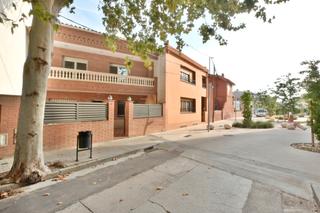Casa adossada  Carrer de josep estrada. Chalet adosado con piscina privada climatizada