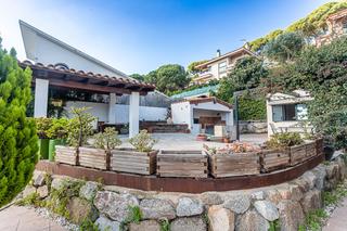 Casa  Carrer tarragona. Chalet con vistas a la montaña y mucho sol.