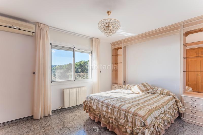 Foto 27424333-20d4-42ed-a1d5-34bf72f5f4ce. Doppelhaus mit kamin heizung parking pool in Urbanitzacions Mataró