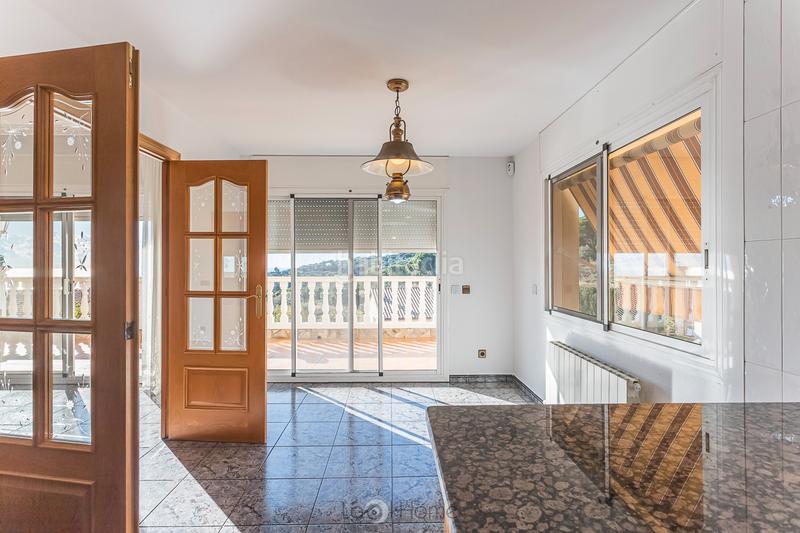 Foto 455734b6-e741-44a7-8bb0-66156e044e75. Doppelhaus mit kamin heizung parking pool in Urbanitzacions Mataró