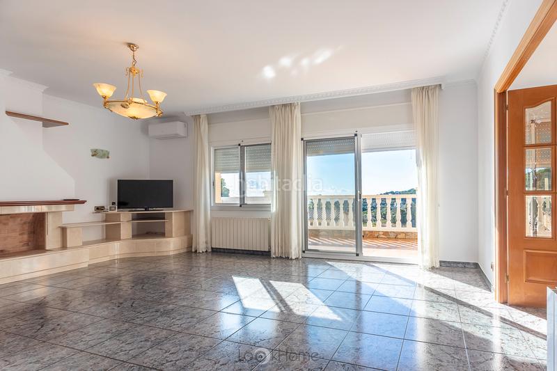 Foto 474824d4-320e-4021-a4a4-96f2a323762c. Doppelhaus mit kamin heizung parking pool in Urbanitzacions Mataró