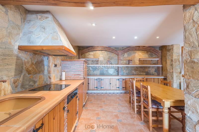 Foto a181c2e7-d9c4-4ed6-9c7f-3d64e31e0b31. Doppelhaus mit kamin heizung parking pool in Urbanitzacions Mataró