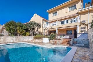 Doppelhaus in Urbanitzacions. Vivienda exclusiva con piscina y vistas panorámicas al mar.