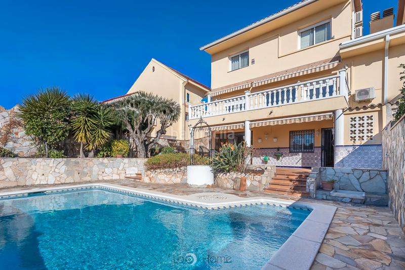 Foto b4355883-481d-4f08-9d41-9a00ab38e1b5. Doppelhaus mit kamin heizung parking pool in Urbanitzacions Mataró