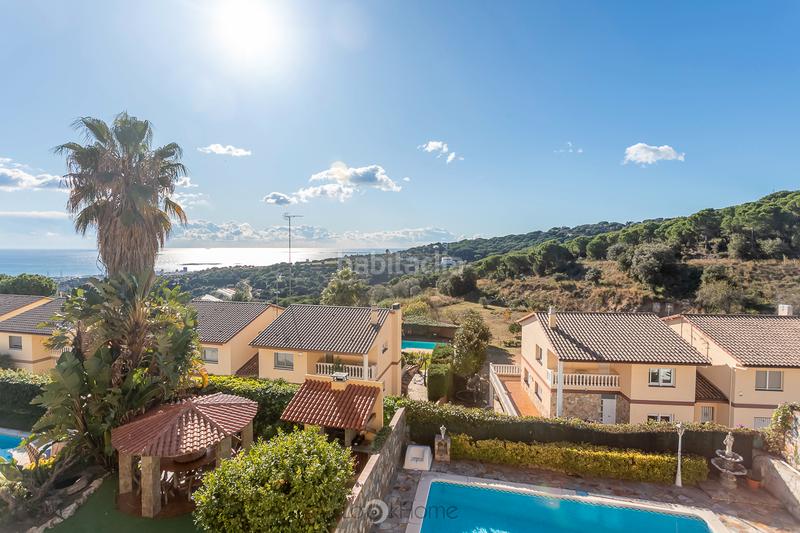 Foto c3beee26-6412-4d12-9e0f-a30b1925fab8. Doppelhaus mit kamin heizung parking pool in Urbanitzacions Mataró