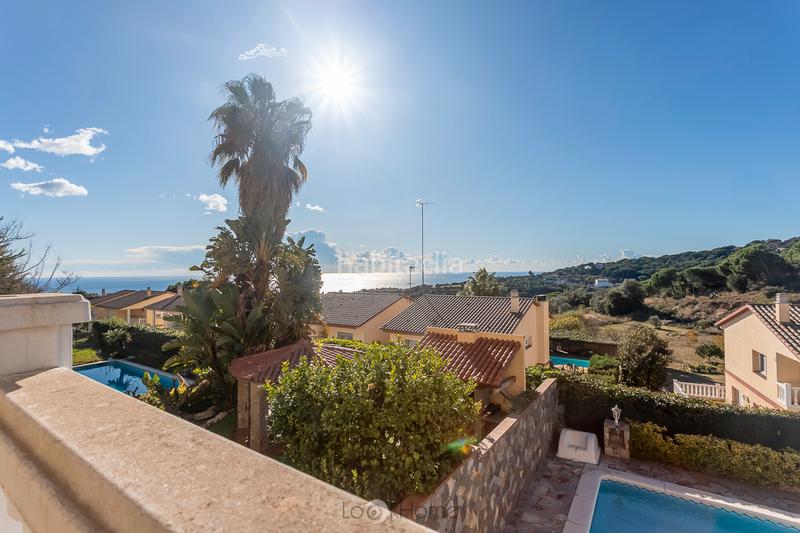 Foto cce7f63f-7b05-4a5e-9d48-4459abfefa07. Doppelhaus mit kamin heizung parking pool in Urbanitzacions Mataró