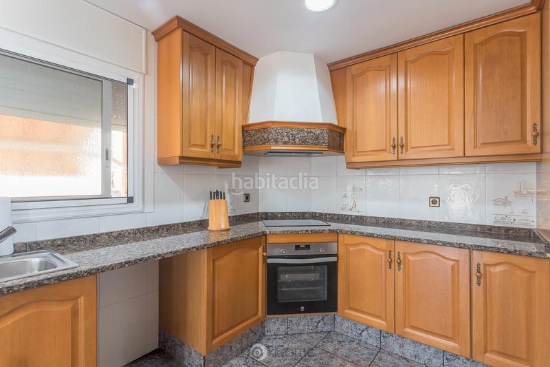 Foto ccf1ed8f-a1f0-444b-ae1a-15318525b13b. Doppelhaus mit kamin heizung parking pool in Urbanitzacions Mataró