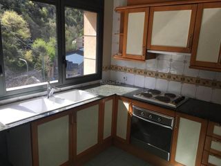 Appartamento in Santa Coloma. Piso de tres habitaciones en santa coloma